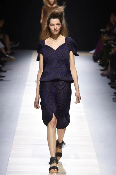 Look 29